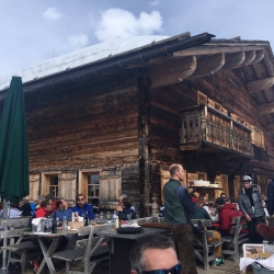skiing-in-arlbled-07